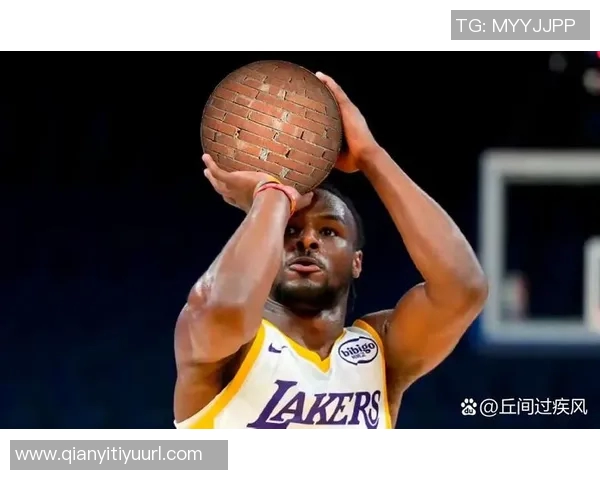 布朗尼坦言上场机会有限期待通过努力防守赢得更多信任与时间