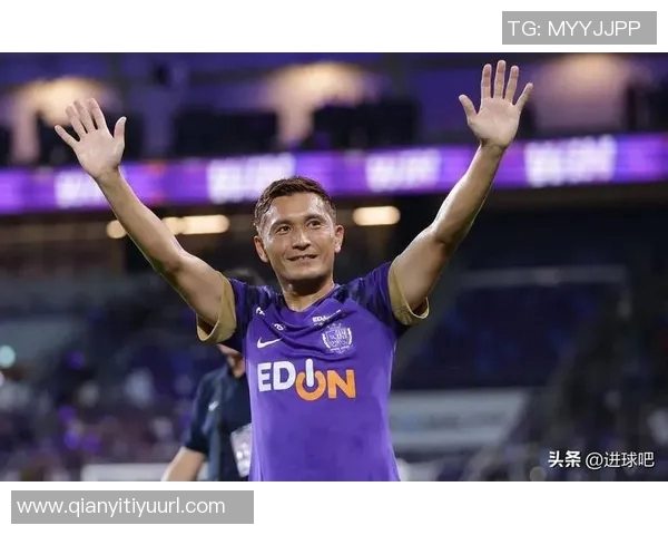 广岛三箭在J联赛杯决赛中以3-1战胜柏太阳神夺得队史第二冠吸引62466人观战